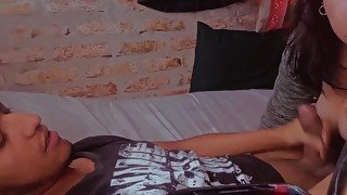 Mi dua me da una mamada mientras juego free fire