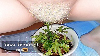 変態裏垢女子大生の日常　＃１０（超フェチ）植物にオシッコかけてみたら新たな性癖が生まれたよ - Suzu Sakuragi
