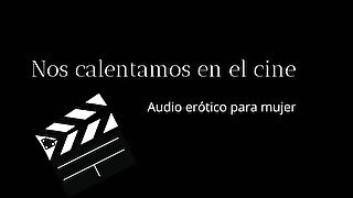 Nos calentamos en el cine. Audio erótico en español para mujeres