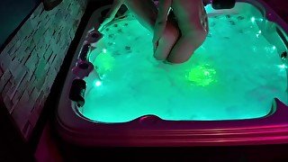 Jacuzzi Inconnue Anal and Facial