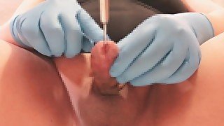 ロリポップメタルブジーを入れて亀頭を刺激していたら、いつの間にか射精していました。最後は残りの精液を出し切りました。