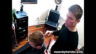 Horny Gay Blows His Cute Hairdresser At The Salon