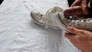 Cum on her converse