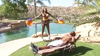 Ebony lovers orgasm under hot sun