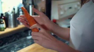 Piper's Kitchen Tips - Cut a Carrot like a Chef!