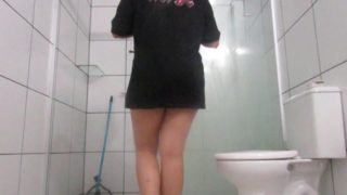 Egirl records her bath for her boyfriend