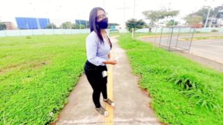 SEXO por DINERO, Le doy 100 DOLARES a Jovencita Nalgona en el Parque