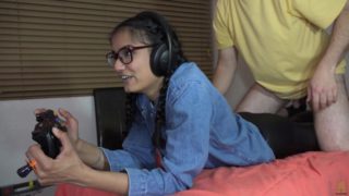 Nerdy Gamer Girl *ASSJOB* while focused on playing - IntercruralSex