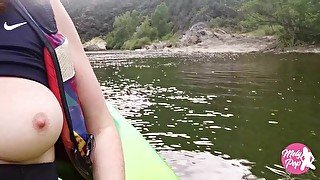 Exhib le long d'une rivière et petite pause pipi