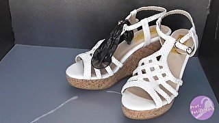 Shoe fetishism 靴フェチ　白いコルク底サンダル