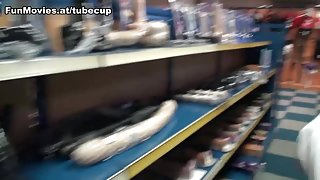 Mausibutz in Porno Cinema Fuck - FunMovies