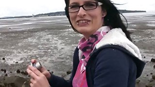 Kinky girl and her BF are chilling by the sea shore