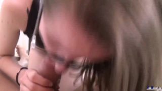  PEQUEÑA AMERICANA AMATEUR MUY CALIENTE SE TRAGA LA LECHE