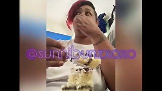 Feedee sunnibunzxoxo eating blueberry cream cake til I’m stuffed