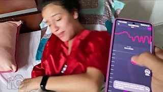 NOCHE DE PELICULAS TERMINA EN UN DIVERTIDO JUEGO CON SU VIBRADOR