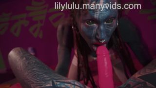 Heaily tattooed transgender get fucked with a strap - on