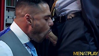 MENATPLAY Latino Hunk Gabriel Lunna Seduces Gay Dario Beck