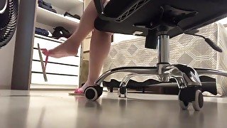 @tici_feet tici feet ticiii_feet dangling havaianas - spy view (preview)