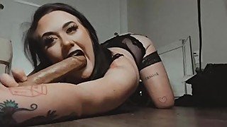 tatted babe in black lipstick talks dirty while giving a sloppy blowjob