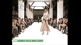 Topless fashion - a Arts video