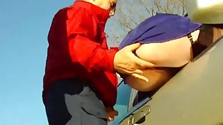 Dogging in the car in nature. bareback doggystyle fuck !!!