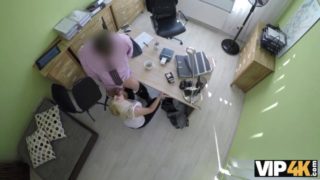 VIP4K. Mlle aux cheveux blonds Katy Rose a des relations sexuelles