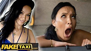 Fake Taxi Bikini - Babe Asia Vargas strips in the back of the cab to the drivers delight