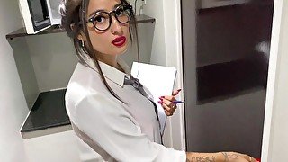 SECRETARIA de HOTEL es FOLLADA por un HUESPED