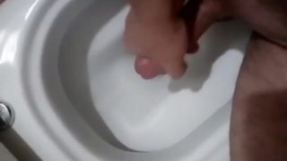 Sborrata nel cesso pubblico durante la pausa !!!