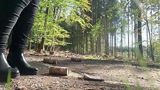 Angel liebt es wenn es schön spritzt :) Bei diesen sexy Stiefeln hat nichts eine Chance!