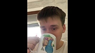 Gorący toster zrobił mi pysznego tosta 