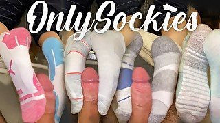 Blondie Gives Best SOCKJOB (6 PAIRS)
