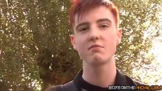 Justin Baber rides two raging cocks in the moving car