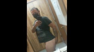 No one else at work, so took time to have a quickie in the ass