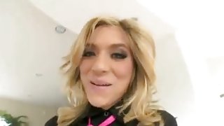 Lia aime les grosses