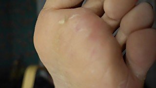 用舌头治疗脚气