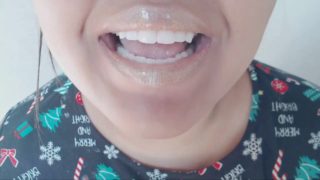 Mouth Fetish: Making my lips shine