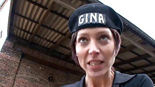 GINA DECKT AUF - Scene #02