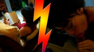 Estaba estudiando pero la convencí de chuparme la verga