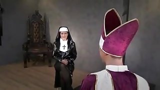 Domina nun facesitting the priest
