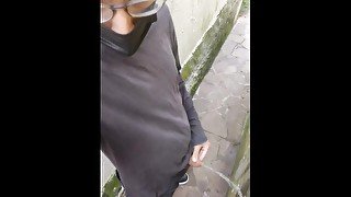 Denominando territorio mijando na parrede