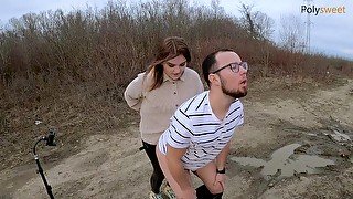 Русская девушка накормила парня спермой во время пеггинга его