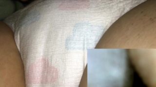 013 布団に入っておむつにおねしょ！たくさんおしっこが出て漏れちゃいます！