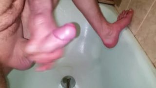 Дрочу и кончаю в душе