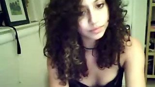 Webcam solo with a curly-haired Latina flashing her cleavage