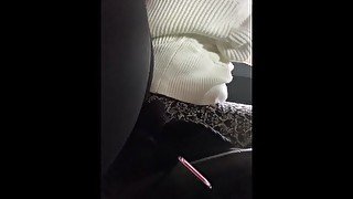 車で乳首オナニーしてたら通行人にバレた