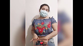 Chica de campo de ojos azules se vuelve viral por video masturbándose