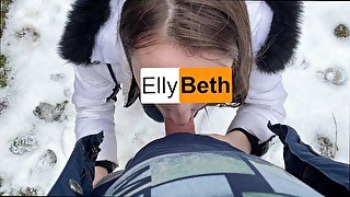 Девушка ДРУГА пришла в гости, а РОДИТЕЛИ дома, Секс на УЛИЦЕ, минет и кончил на попку