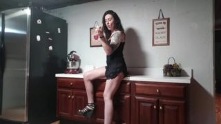 Smoking Jewels, Kitchen 2