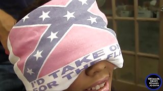 Sexy ghetto Leilani Leeane deepthroats and cum showered